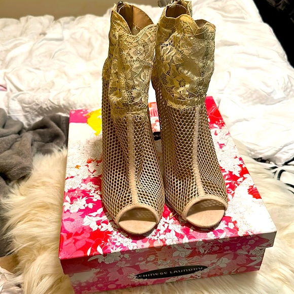 Chinese Laundry Size 9 Nude Open Toe Lace Bootie - Picture 1 of 3